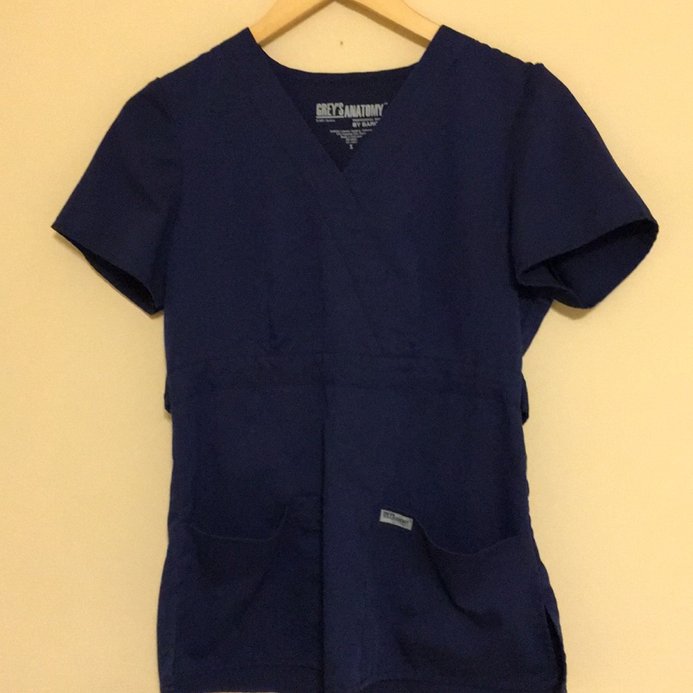 GREYS ANATOMY SCRUB TOP